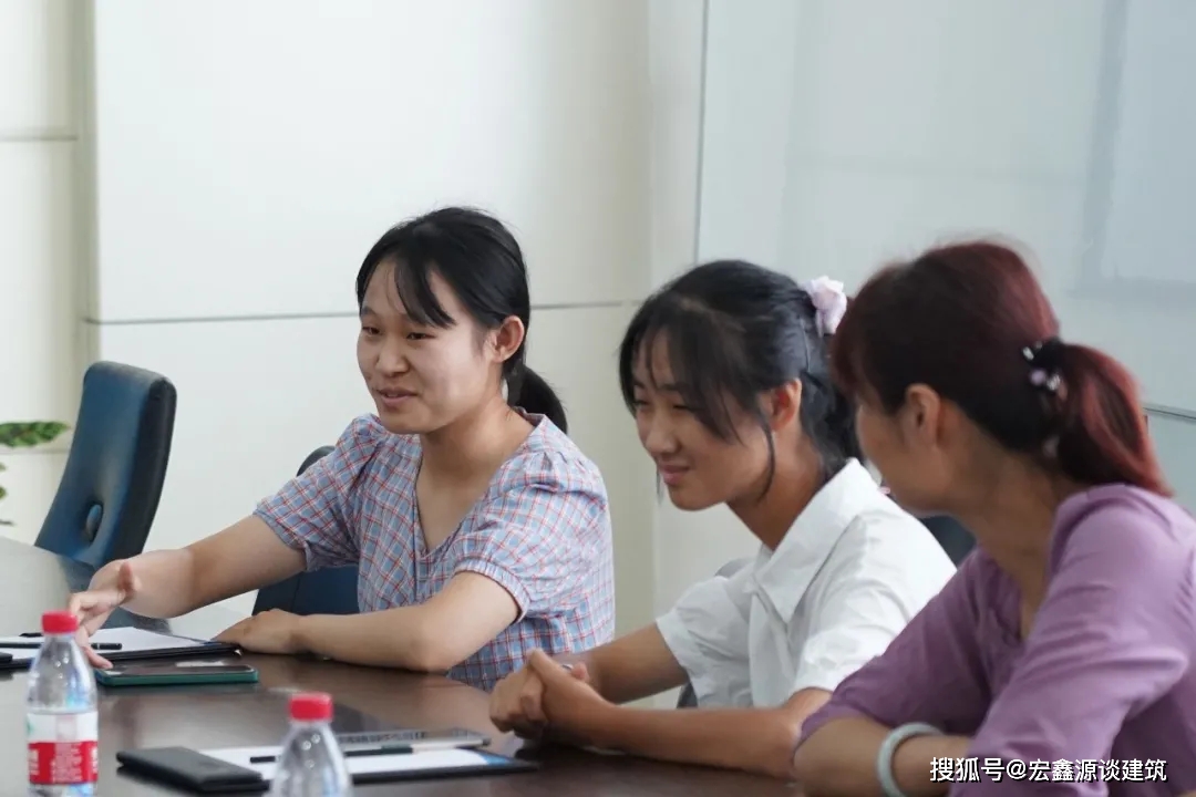 宏鑫源举行2021年度奖学金集中发放仪式(图5) 宏鑫源举行2021年度奖学金集中发放仪式(图5)